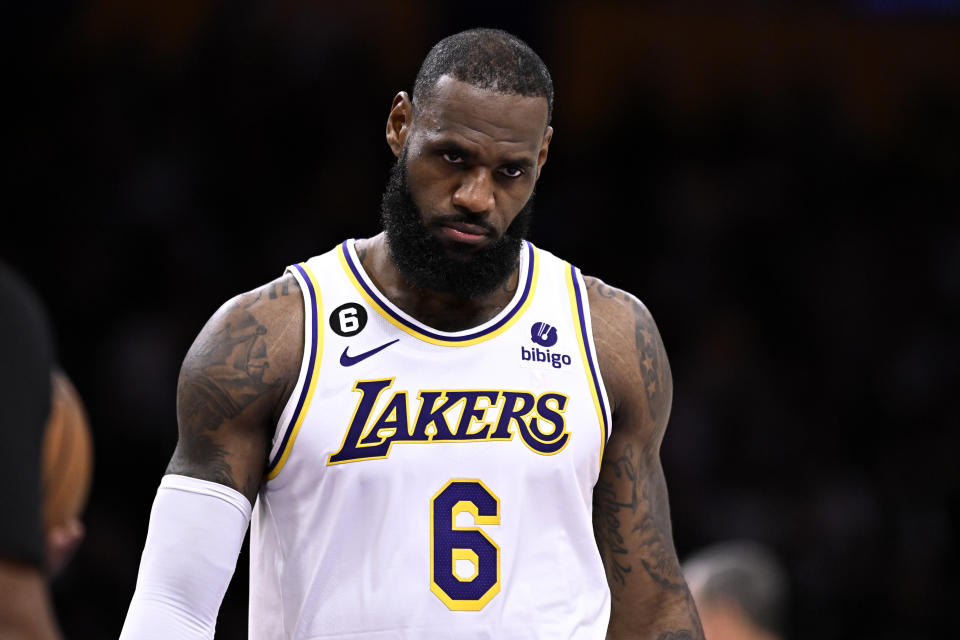 Los Angeles Lakers forward LeBron James and his team are off to an 0-3 start.  (AP Photo/Alex Gallardo)
