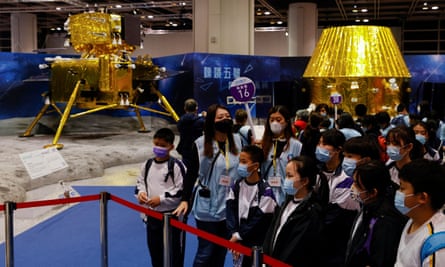 Students listen to an introduction to the Chang'e 5 moon sample-return spacecraft at the InnoTech Expo in Hong Kong, China, last month.